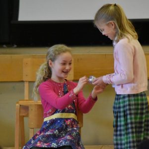 2 students working together